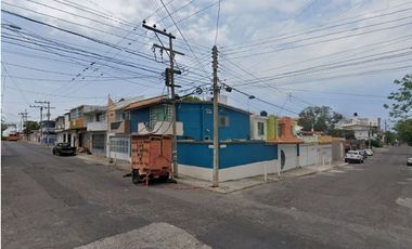 CASA EN PERFECTAS CONDICIONES A PRECIO DE REMATE BANCARIO EN  REVOLUCION VERACRUZ VERACRUZ.