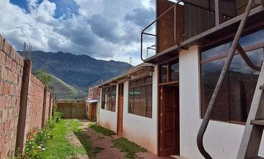 SE VENDE LINDA CASITA CON UNA AMPLIA ÁREA DE TERRENO DE 468.88m2 EN LA LOCALIDAD DE HUASAO