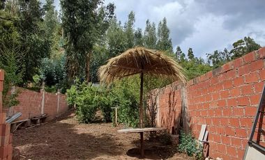 SE VENDE LINDA CASITA CON UNA AMPLIA ÁREA DE TERRENO DE 468.88m2 EN LA LOCALIDAD DE HUASAO