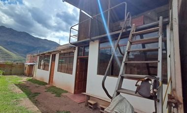 SE VENDE LINDA CASITA CON UNA AMPLIA ÁREA DE TERRENO DE 468.88m2 EN LA LOCALIDAD DE HUASAO