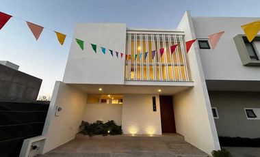 Casa en venta en las Grullas Residencial, San Agustín, Tlajomulco.