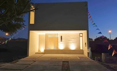 Casa en venta en las Grullas Residencial, San Agustín, Tlajomulco