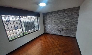 AMPLIA CASA A LA VENTA SECTOR EL BATAN ALTO, PARQUE METROPOLITANO.