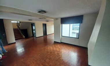 AMPLIA CASA A LA VENTA SECTOR EL BATAN ALTO, PARQUE METROPOLITANO.