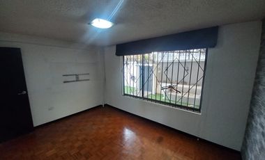 AMPLIA CASA A LA VENTA SECTOR EL BATAN ALTO, PARQUE METROPOLITANO.
