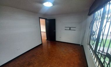 AMPLIA CASA A LA VENTA SECTOR EL BATAN ALTO, PARQUE METROPOLITANO.
