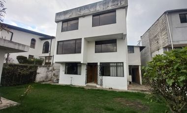 AMPLIA CASA A LA VENTA SECTOR EL BATAN ALTO, PARQUE METROPOLITANO.