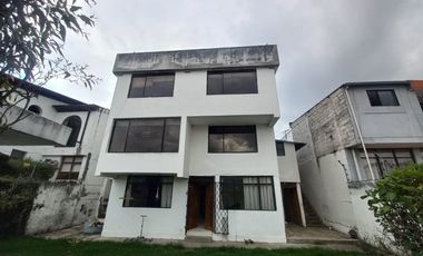 AMPLIA CASA A LA VENTA SECTOR EL BATAN ALTO, PARQUE METROPOLITANO.