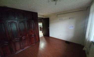 AMPLIA CASA A LA VENTA SECTOR EL BATAN ALTO, PARQUE METROPOLITANO.