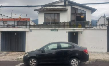 AMPLIA CASA A LA VENTA SECTOR EL BATAN ALTO, PARQUE METROPOLITANO.