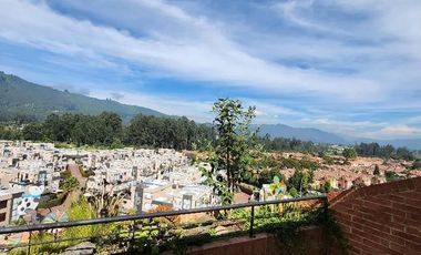 PETH HOUSE CHIA Ubicado estratégicamente sobre la Avenida Chilacos, este apartamento te ofrece una experiencia de vida inigualable con vistas panorámi