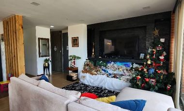 PETH HOUSE CHIA Ubicado estratégicamente sobre la Avenida Chilacos, este apartamento te ofrece una experiencia de vida inigualable con vistas panorámi