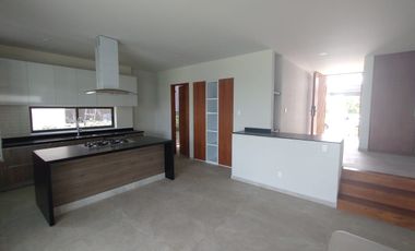 VENTA DE CASA NUEVA CON RECÁMARA EN PLANTA BAJA EN PARAÍSO COUNTRY CLUB