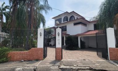 En venta casa esquinera en Las Riberas, Km. 1,5 via a Samborondon