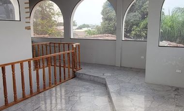 En venta casa esquinera en Las Riberas, Km. 1,5 via a Samborondon