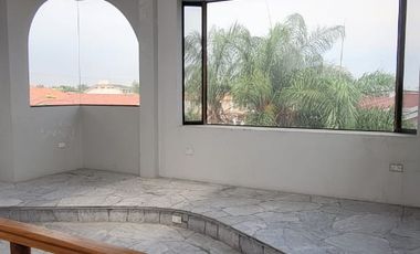 En venta casa esquinera en Las Riberas, Km. 1,5 via a Samborondon