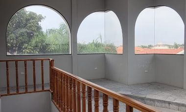 En venta casa esquinera en Las Riberas, Km. 1,5 via a Samborondon