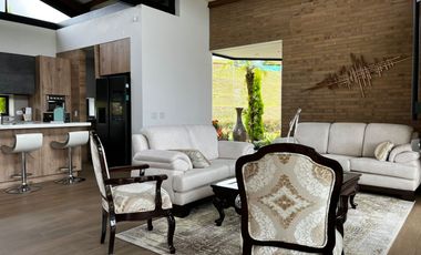47420 Casa en Venta El Retiro