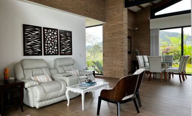 47420 Casa en Venta El Retiro