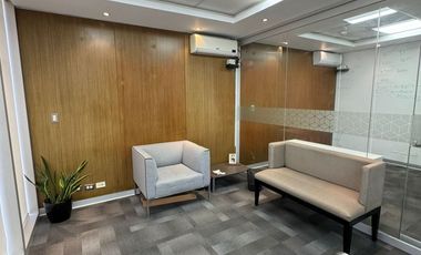 Oficina Implementada de 137 m², Piso 10 con Vista Calle en Santiago de Surco