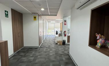 Oficina Implementada de 137 m², Piso 10 con Vista Calle en Santiago de Surco