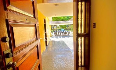 ¡Ocasión! Surco, en Venta Casa Frente a Parque con Jardín y Terraza - 200 m²-  3 Pisos