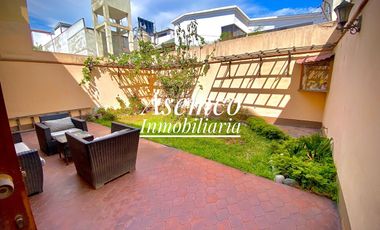 ¡Ocasión! Surco, en Venta Casa Frente a Parque con Jardín y Terraza - 200 m²-  3 Pisos