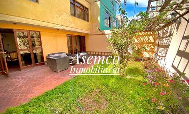 ¡Ocasión! Surco, en Venta Casa Frente a Parque con Jardín y Terraza - 200 m²-  3 Pisos