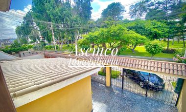 ¡Ocasión! Surco, en Venta Casa Frente a Parque con Jardín y Terraza - 200 m²-  3 Pisos