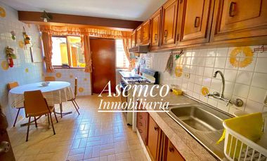 ¡Ocasión! Surco, en Venta Casa Frente a Parque con Jardín y Terraza - 200 m²-  3 Pisos