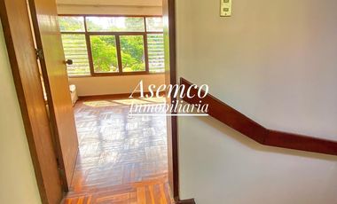 ¡Ocasión! Surco, en Venta Casa Frente a Parque con Jardín y Terraza - 200 m²-  3 Pisos