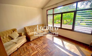 ¡Ocasión! Surco, en Venta Casa Frente a Parque con Jardín y Terraza - 200 m²-  3 Pisos