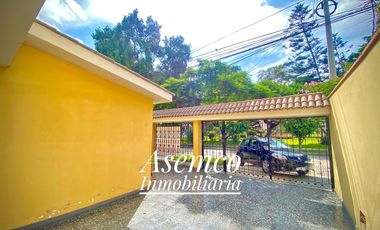 ¡Ocasión! Surco, en Venta Casa Frente a Parque con Jardín y Terraza - 200 m²-  3 Pisos