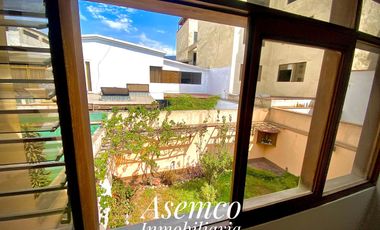 ¡Ocasión! Surco, en Venta Casa Frente a Parque con Jardín y Terraza - 200 m²-  3 Pisos