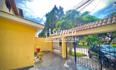 ¡Ocasión! Surco, en Venta Casa Frente a Parque con Jardín y Terraza - 200 m²-  3 Pisos