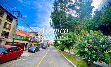 ¡Ocasión! Surco, en Venta Casa Frente a Parque con Jardín y Terraza - 200 m²-  3 Pisos