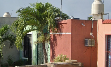 CASA EN RECUPERACIÓN BANCARIA EN C29 239 FLAMBOYANES VALLADOLID, YUCATAN.