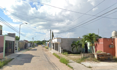 CASA EN RECUPERACIÓN BANCARIA EN C29 239 FLAMBOYANES VALLADOLID, YUCATAN.