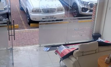 En venta consultorio dental full equipado en Mix Center, Av. Leon Febres Cordero