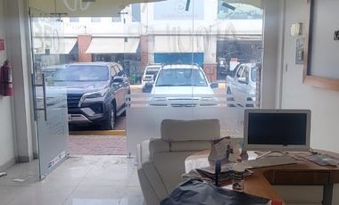 En venta consultorio dental full equipado en Mix Center, Av. Leon Febres Cordero