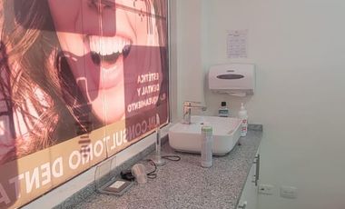 En venta consultorio dental full equipado en Mix Center, Av. Leon Febres Cordero