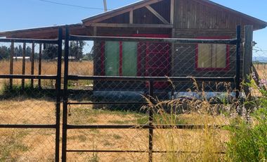 Se vende parcela 5.123 m2 con casa amoblada en Pelarco