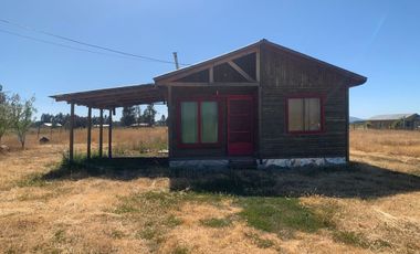 Se vende parcela 5.123 m2 con casa amoblada en Pelarco