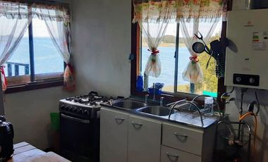 CASA, ISLA PULUQUI, CALBUCO, REGION DE LOS LAGOS