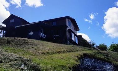 CASA, ISLA PULUQUI, CALBUCO, REGION DE LOS LAGOS
