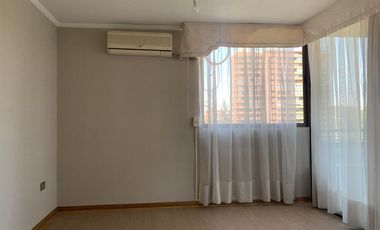 Depto de 3 dormitorios y 3 baños + servicios - Providencia