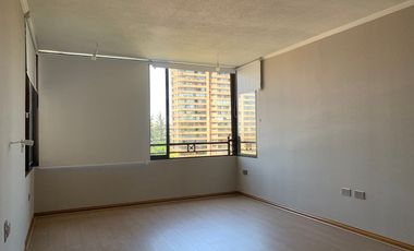 Depto de 3 dormitorios y 3 baños + servicios - Providencia