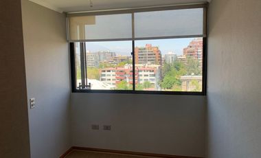 Depto de 3 dormitorios y 3 baños + servicios - Providencia