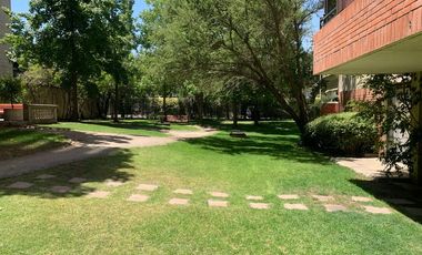 Depto de 3 dormitorios y 3 baños + servicios - Providencia