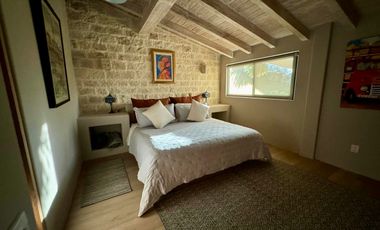 CASA EN VENTA CON AMPLIOS JARDINES Y AGUA ABUNDANTE EN VALLE DE BRAVO